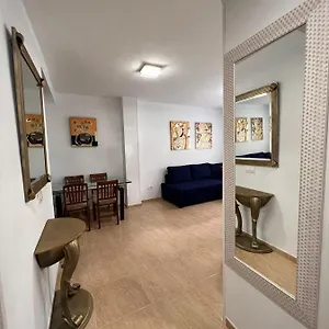 Centro - Beautiful , Newly Renovated 2 Bedroom Apartment